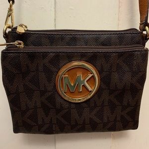 *SOLD* Michael Kors Signature Fulton Crossbody